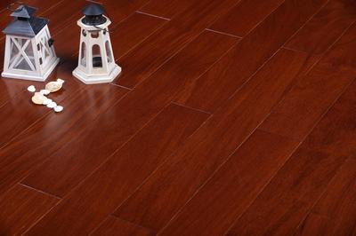 純實木地板，讓家回歸自然的呼吸